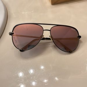 Quay sunglasses black with pewter frame gold mirrored lens minor wear w/case